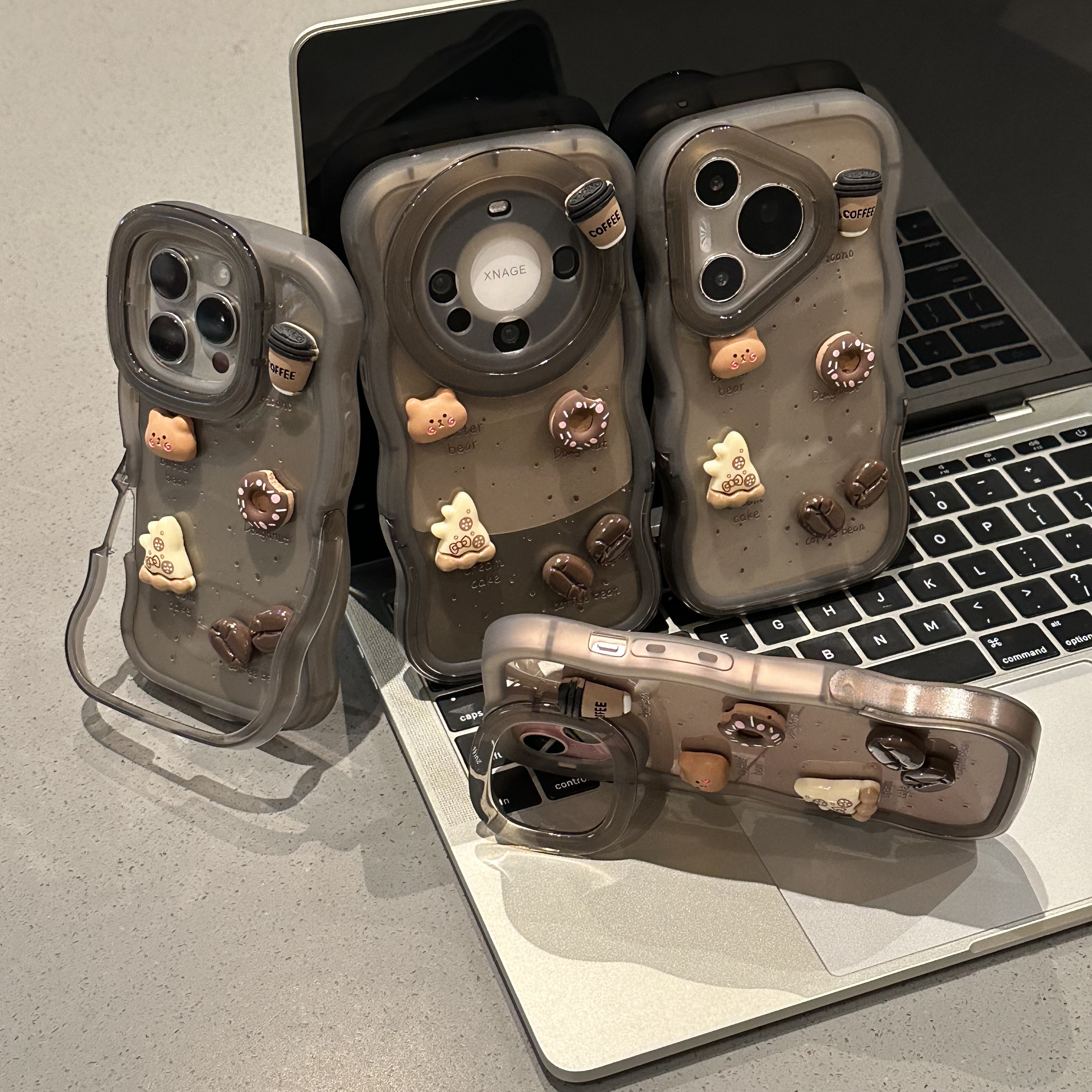 欧克里里小熊咖啡披萨公仔适用苹果16板凳手机壳华为vivo小米oppo