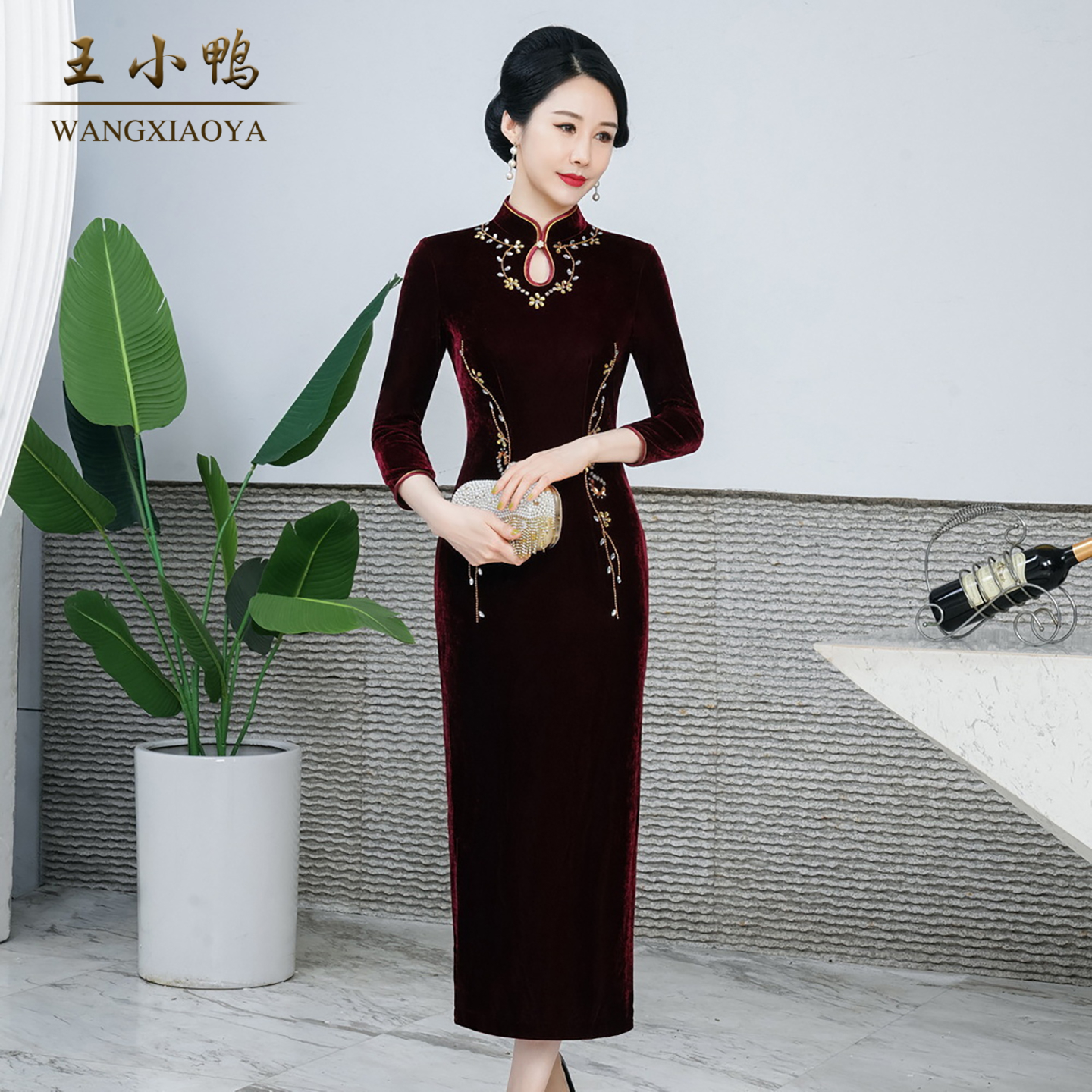 王小鸭金丝绒钉珠长款旗袍2026早春妈妈喜婆婆婚礼气质旗袍礼服