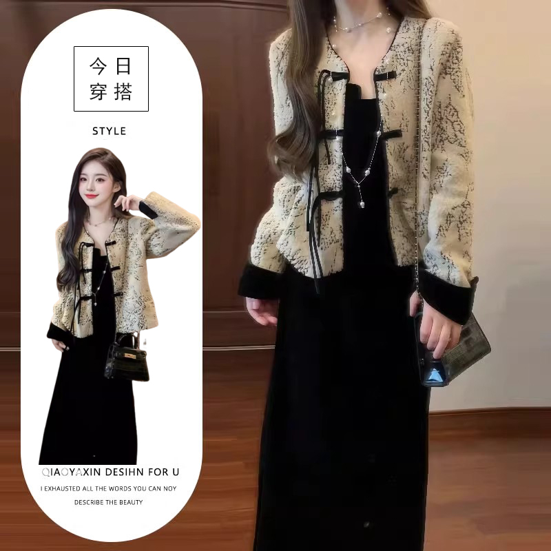今年流行穿搭套装2025新款新中式高级感盘扣外套黑色吊带裙两件套