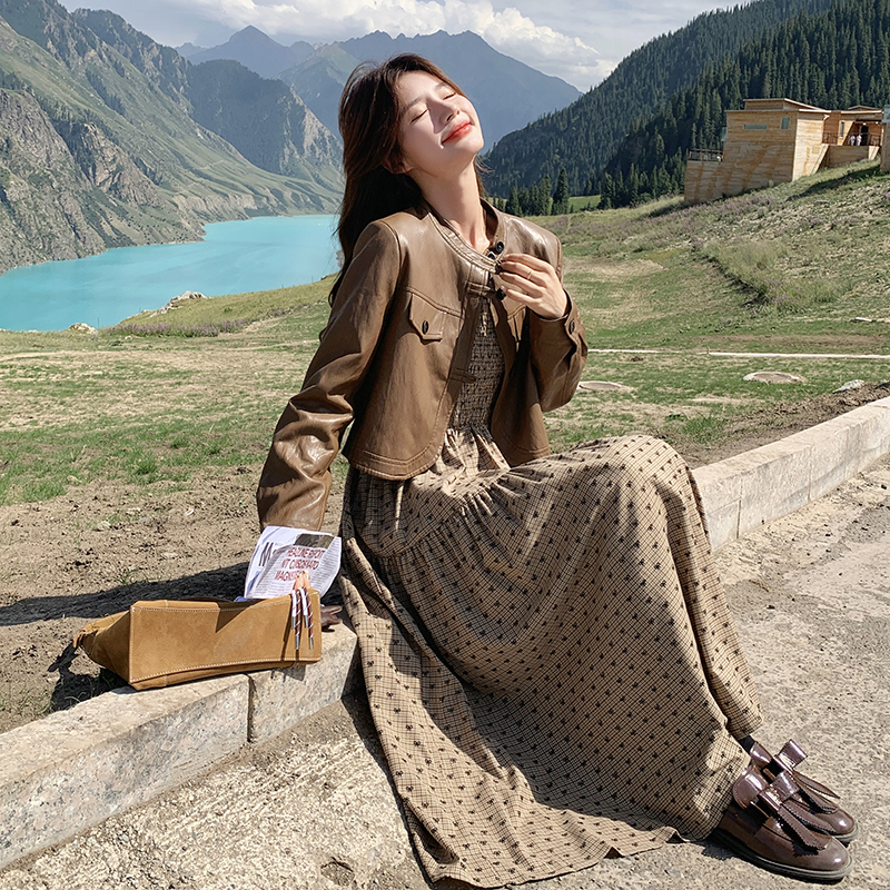 超好看早秋短款皮衣碎花吊带连衣裙套装女2025秋季洋气减龄两件套