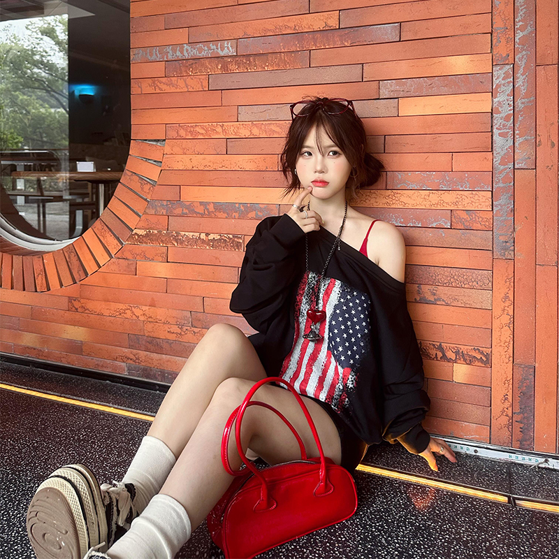 美式时尚潮流街头斜肩卫衣女2025秋穿搭旗帜印花长袖t恤宽松上衣