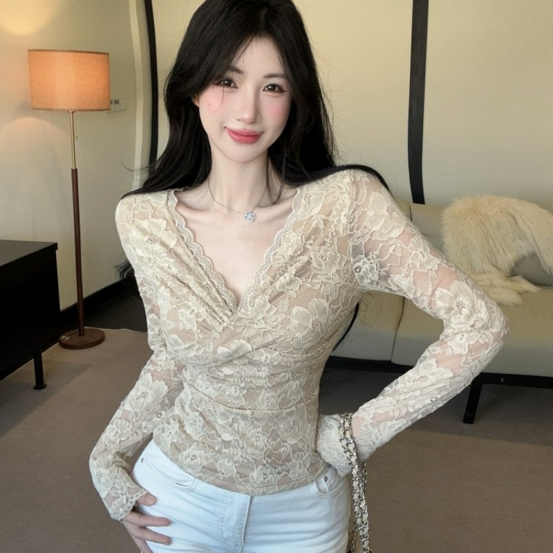 纯欲气质V领长袖镂空蕾丝打底衫女小众高级设计感修身内搭上衣