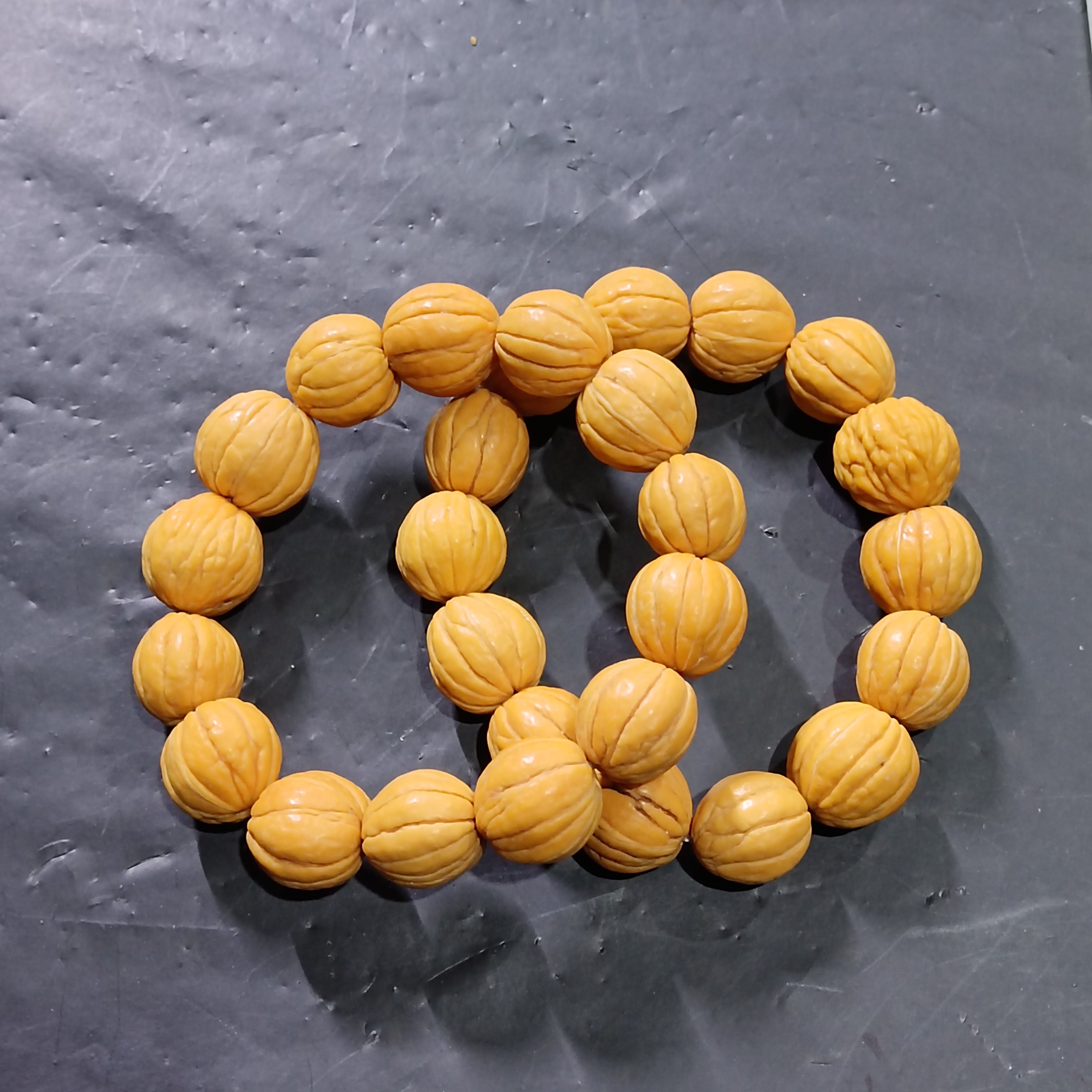 86号  凤羽猴头圆珠手串（尺寸样式多样性）