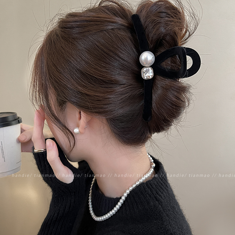 丝绒珍珠抓夹女2025新款秋冬黑色高级感鲨鱼夹闪钻大号发夹子发饰