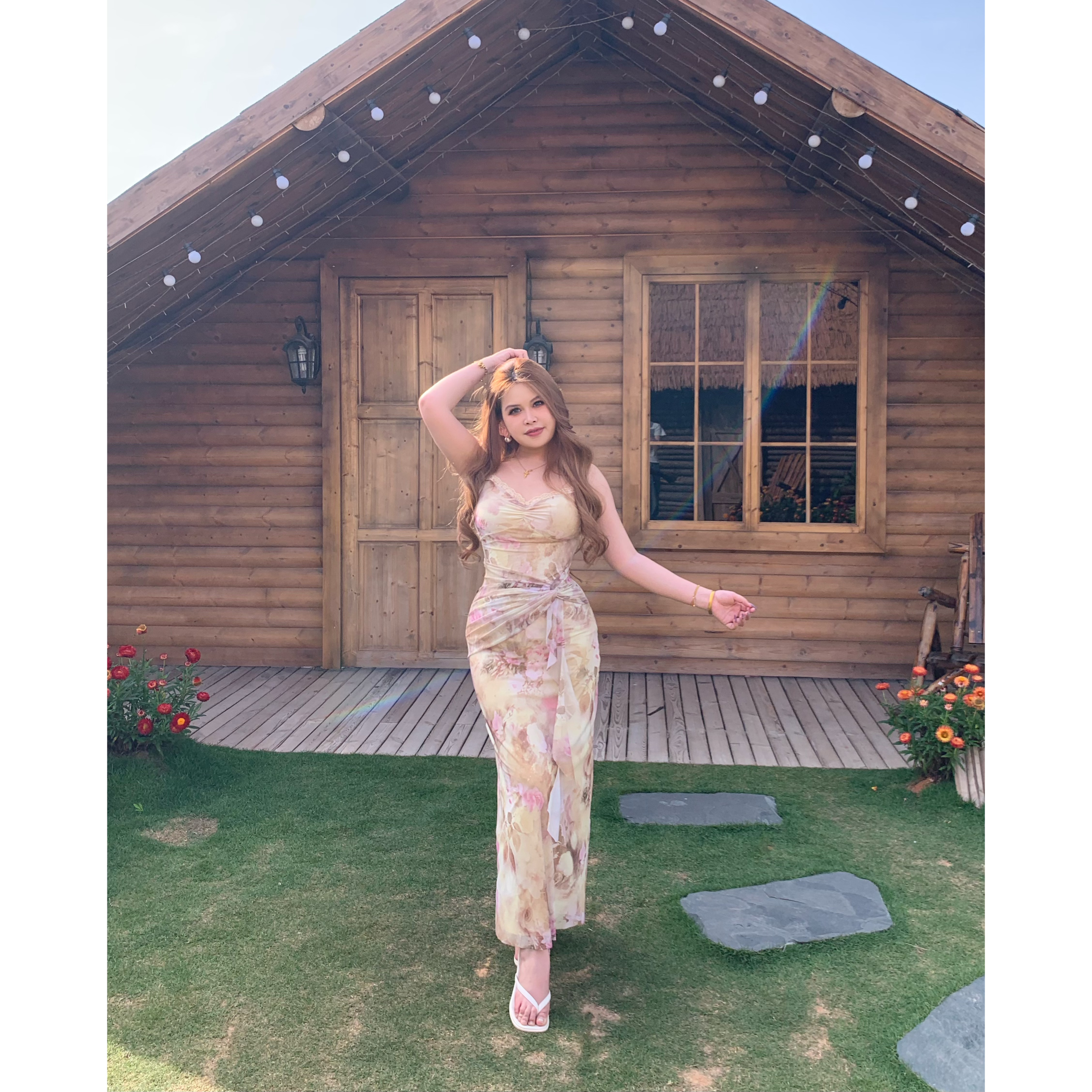 琥珀松林 法式碎花收腰遮肉显瘦吊带连衣裙夏季打卡包出片G134