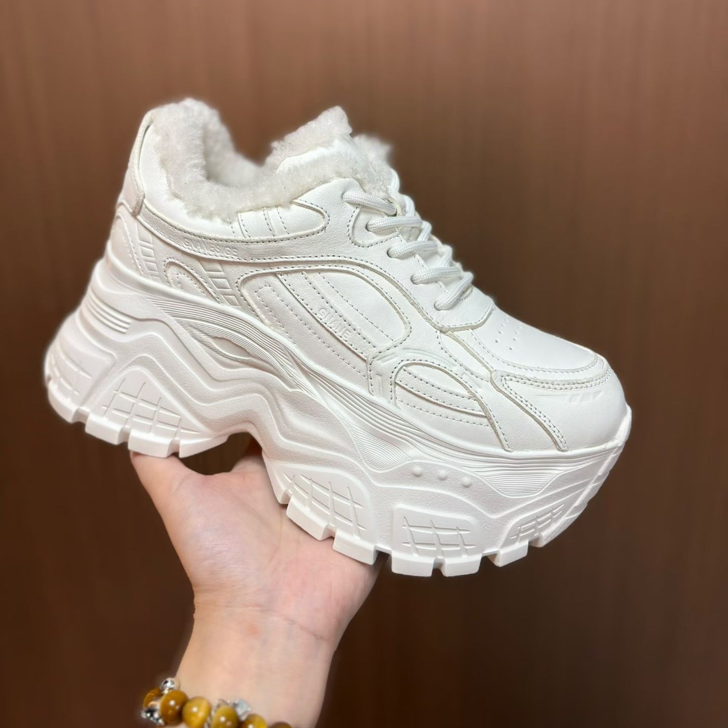 秋冬新款真皮厚绒8公分舒适轻便百搭运动老爹鞋ins潮款加绒女鞋