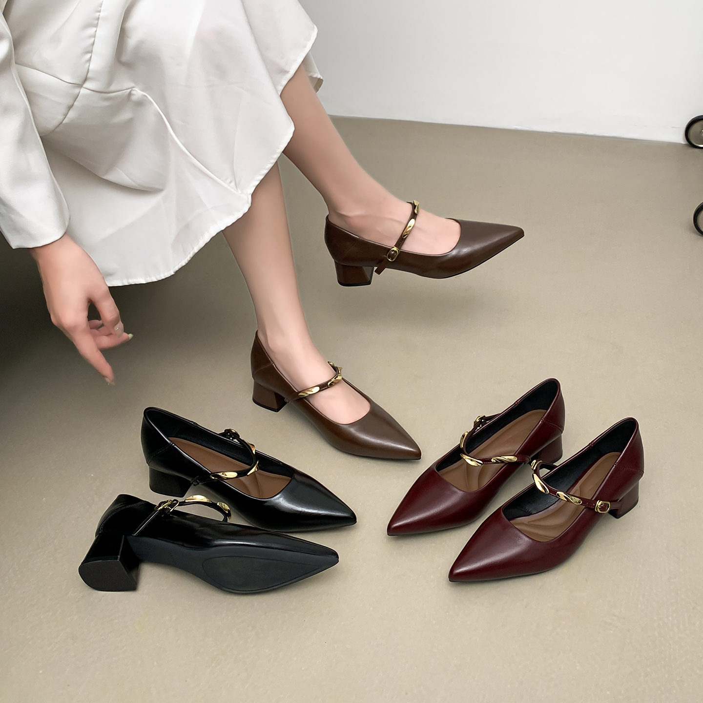 新款粗跟玛丽珍女鞋2025春秋新款法式尖头一字带中跟单鞋9068-1