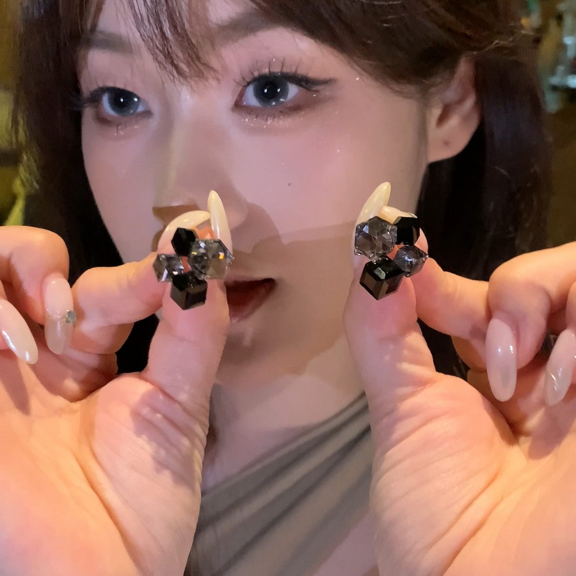 合金锆石耳饰 复古风秋冬黑色立体钻耳环高级感小众设计独特耳钉