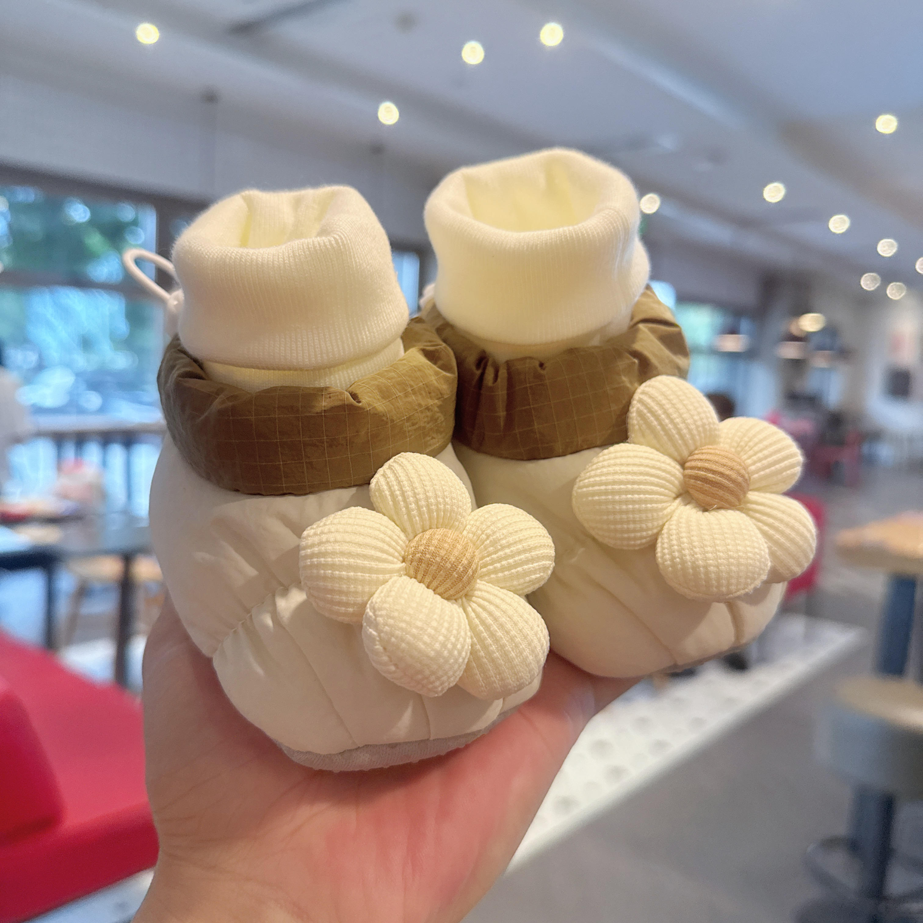 新生儿鞋子棉鞋冬季加绒保暖婴儿鞋袜一体不掉软底0-12个月步前鞋