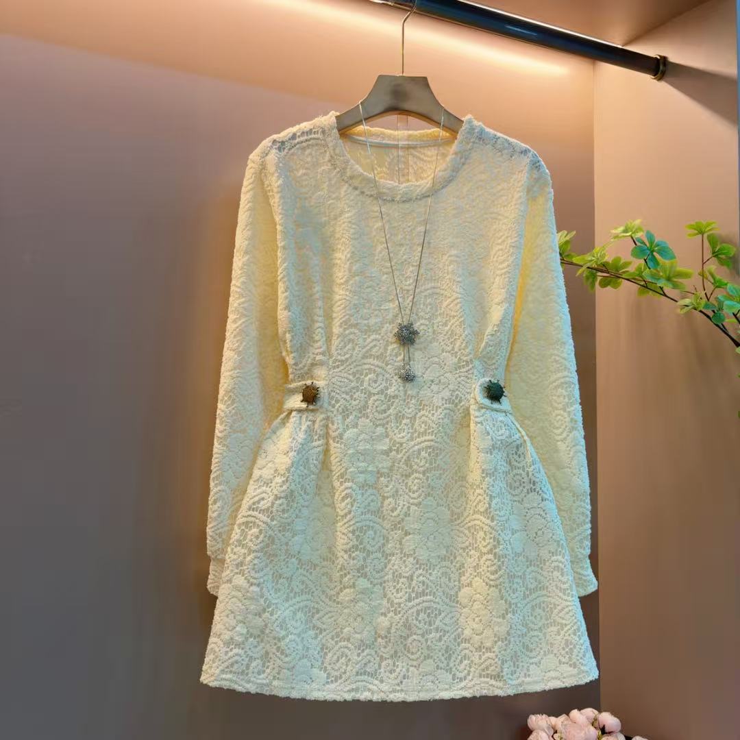 新款轻奢收腰法式重工拼接显瘦遮肉高级感纯色上衣（衣长77左右）