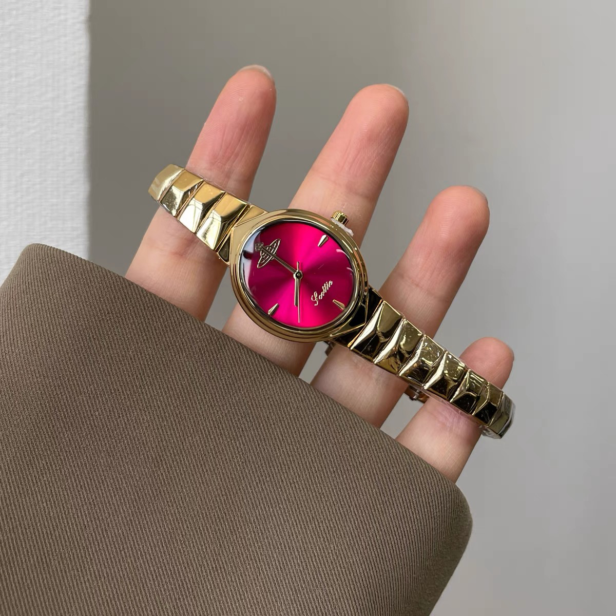 西太后同款蛇骨手表轻奢小众土星椭圆极简钢带高级感女士腕表礼物