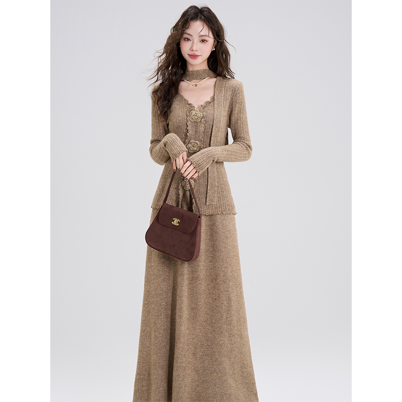 秋小满韩系氛围感穿搭针织连衣裙女2025早秋季新款气质搭配一整套