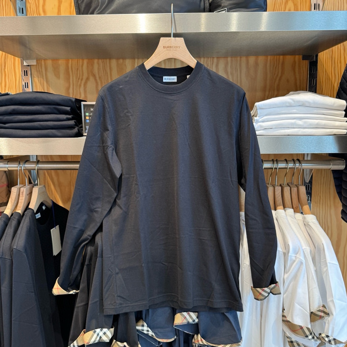 未使用 BURBERRY/博柏利 巴宝莉 男装 黑色格纹长袖 T恤 81042821