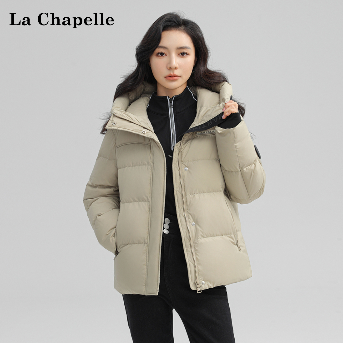 拉夏贝尔连帽袖子圆标短款羽绒服女休闲简约百搭显瘦小个子外套冬