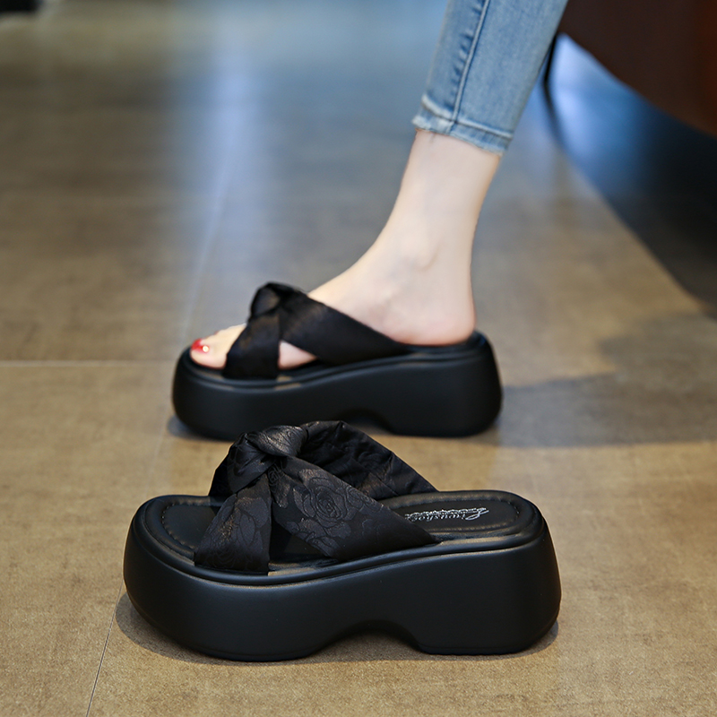 网红拖鞋女夏外穿2025新款百搭洋气搭裙子厚底增高松糕凉小码凉拖