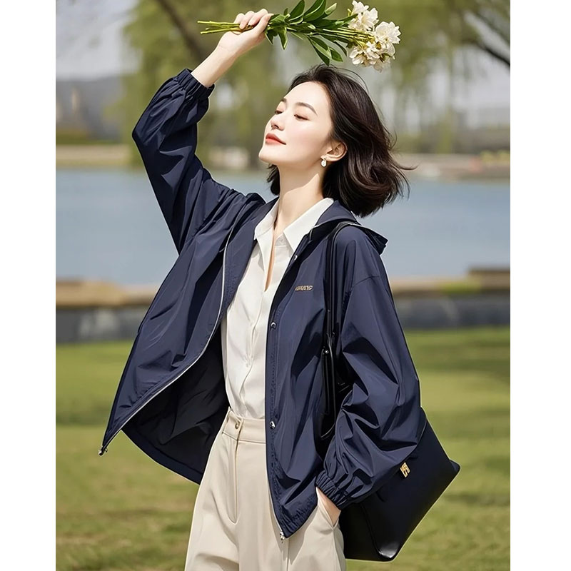 2025超火开春新款今年流行的小个子独特超好看藏蓝色夹克薄外套女