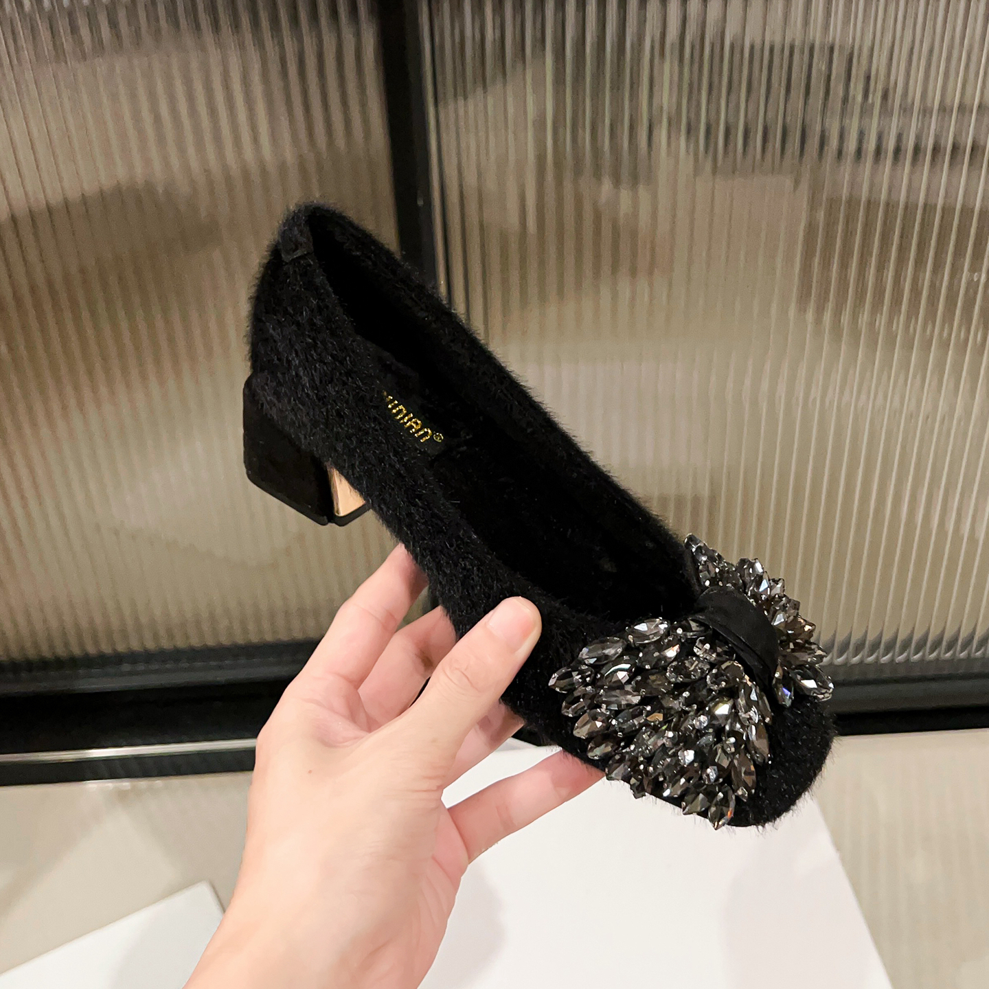 5CM秋冬加绒单鞋2025新款水钻浅口方头粗跟厚黑美学鞋子保暖女鞋