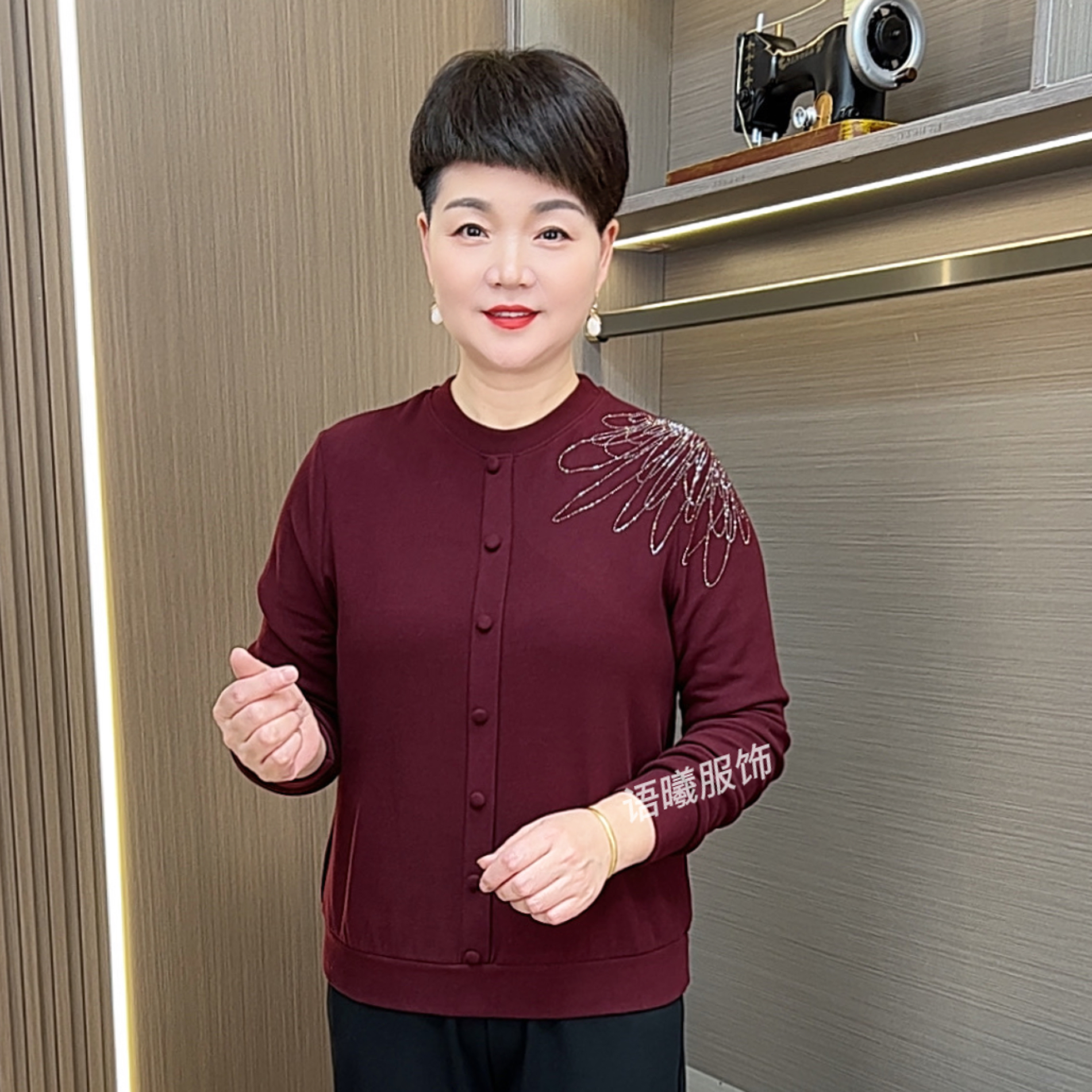 烫钻短款圆领长袖常规款中老年女装洋气百搭显瘦小衫F6862