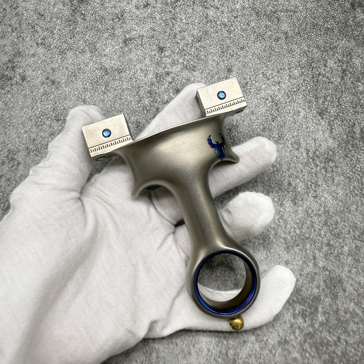 吃鸡重击 全钛合金平头反向夹片拨珠移动点瞄 扁皮筋快压弹弓玩具