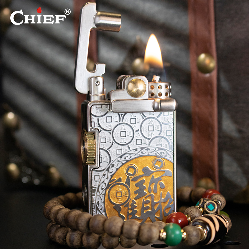 CHIEF/首领 二创新品招财进宝摇臂煤油打火机不锈钢贴章男士礼物