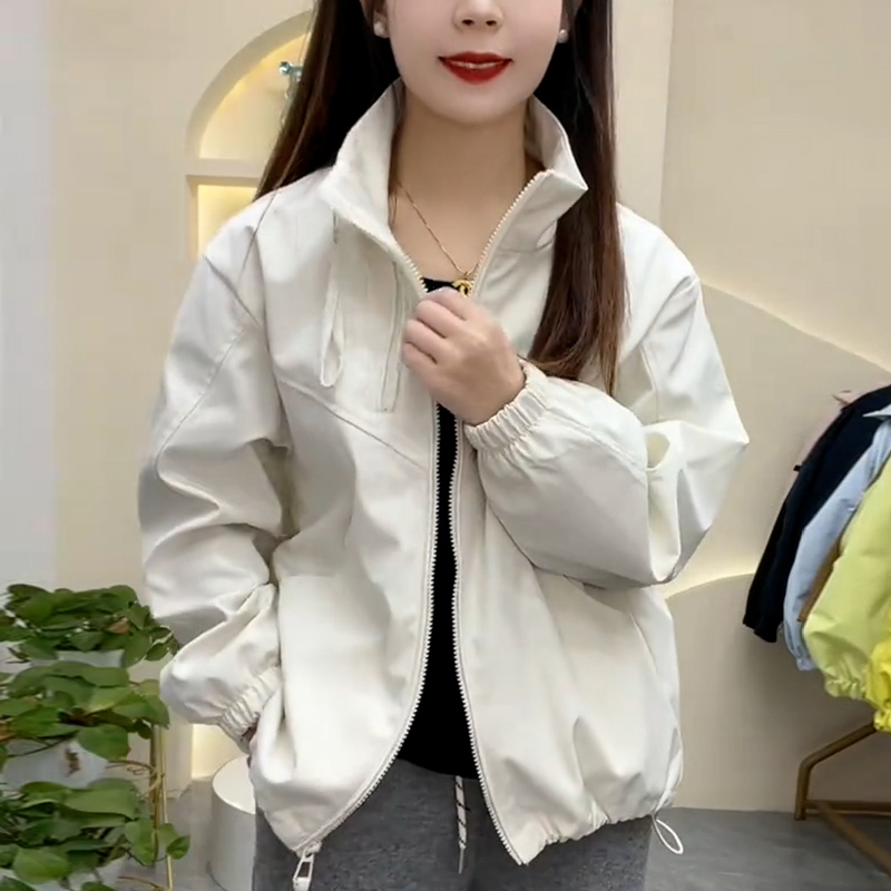 小个子简约时尚短款冲锋衣外套女2026年春秋新款宽松洋气百搭上衣