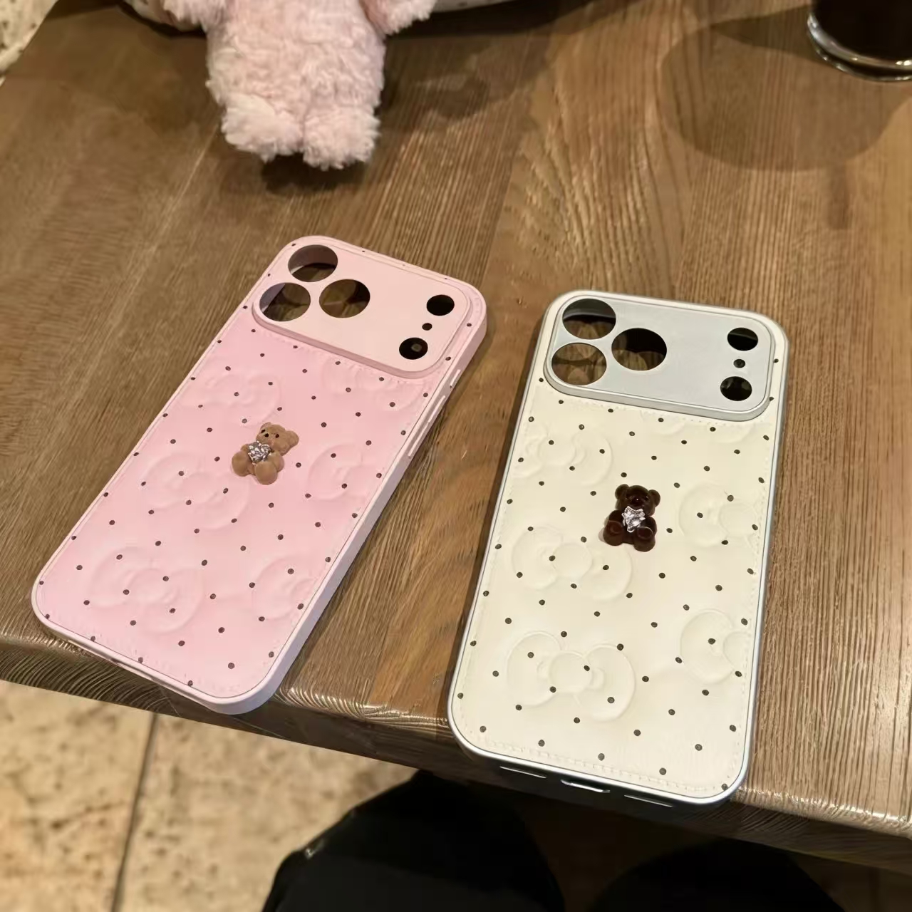 皮质蝴蝶结压印波点钻小熊手机壳适用于iPhone17promax精孔ins