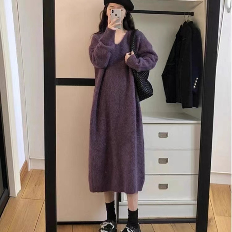 韩版冬季大码女中长款毛衣v领宽松外穿慵懒风过膝软糯针织连衣裙