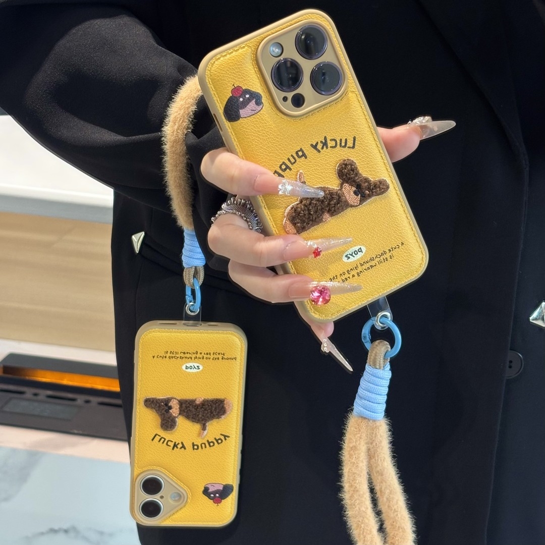 适用苹果17promax刺绣小狗挂绳手机壳iPhone16小米15vivoppo华为