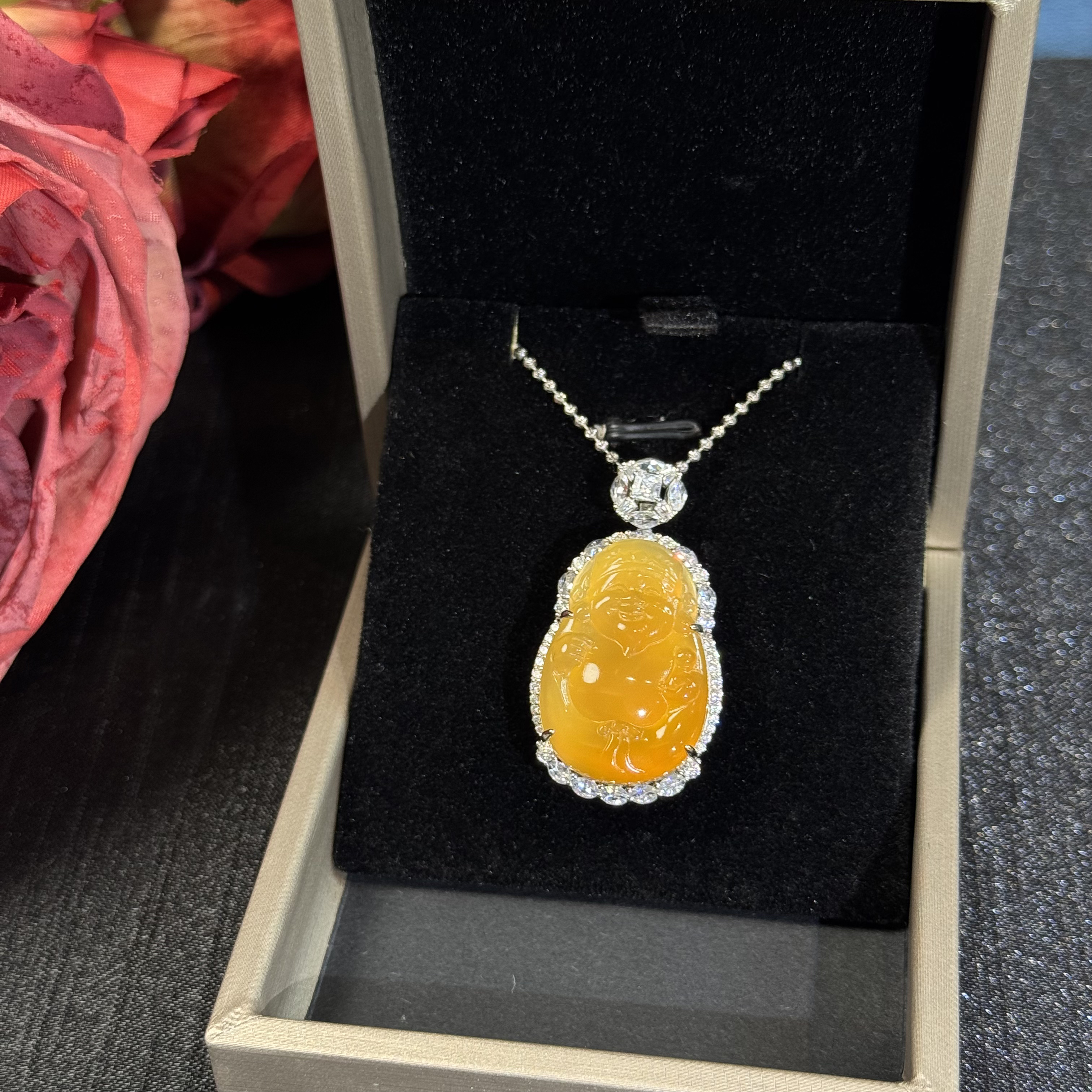 S925银镶嵌天然玉髓黄财神爷