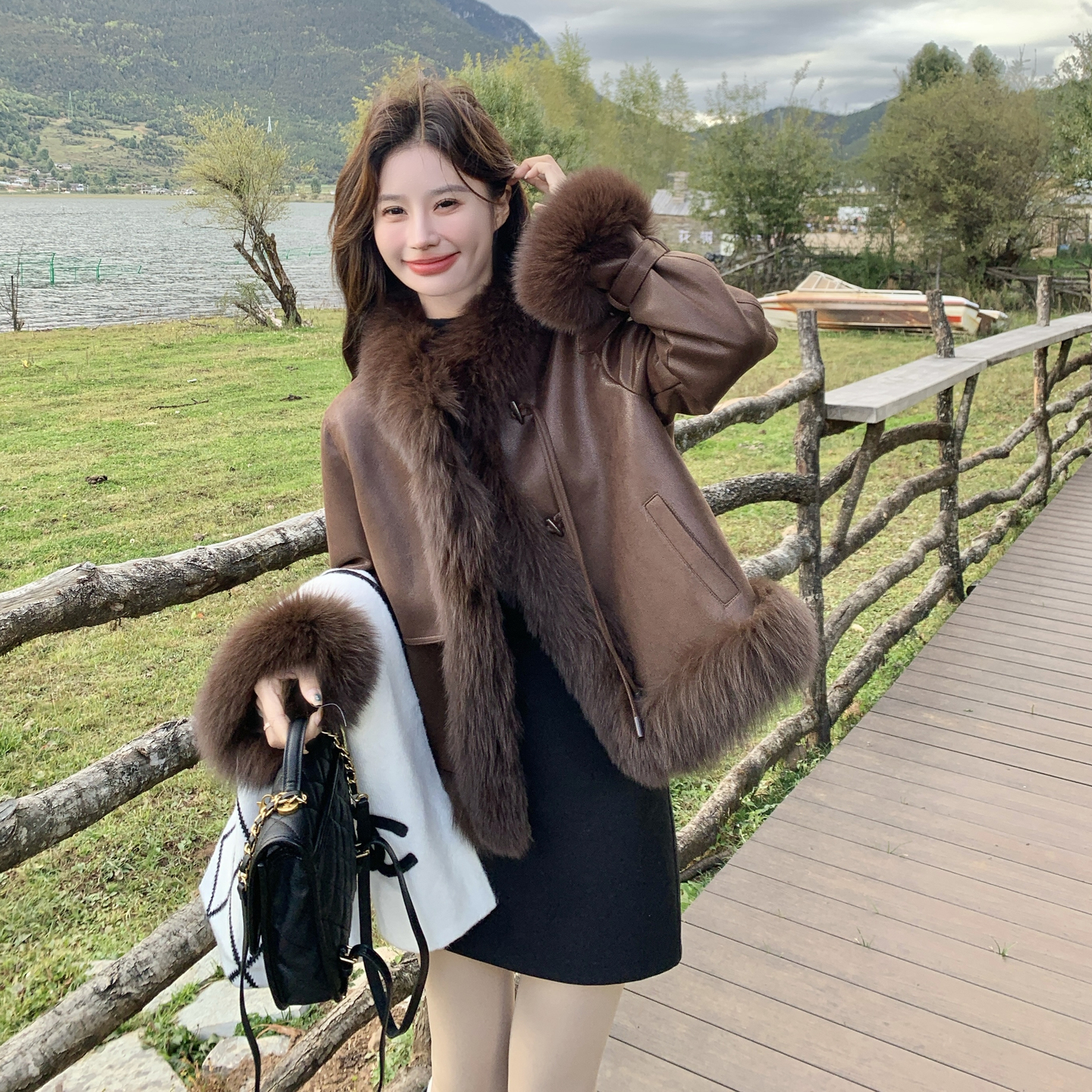 高品质轻奢狐狸毛羽绒服女冬2025新款复古咖色高级感白鸭绒短外套