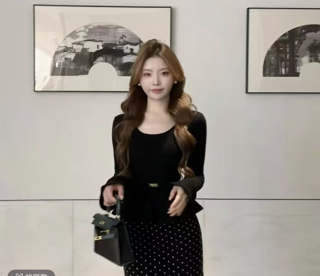 2025年新年气氛感收腰上衣+波点裙两件套