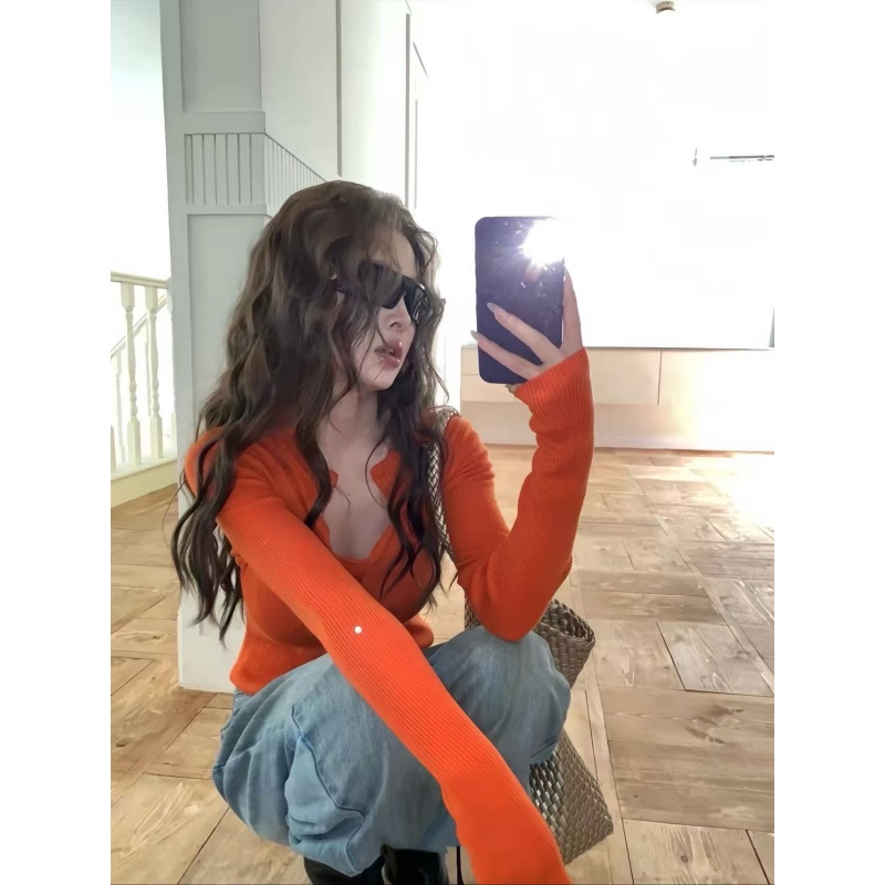 纯欲风薄款单排扣针织衫女内搭显瘦背心吊带两件套高腰休闲牛仔裤