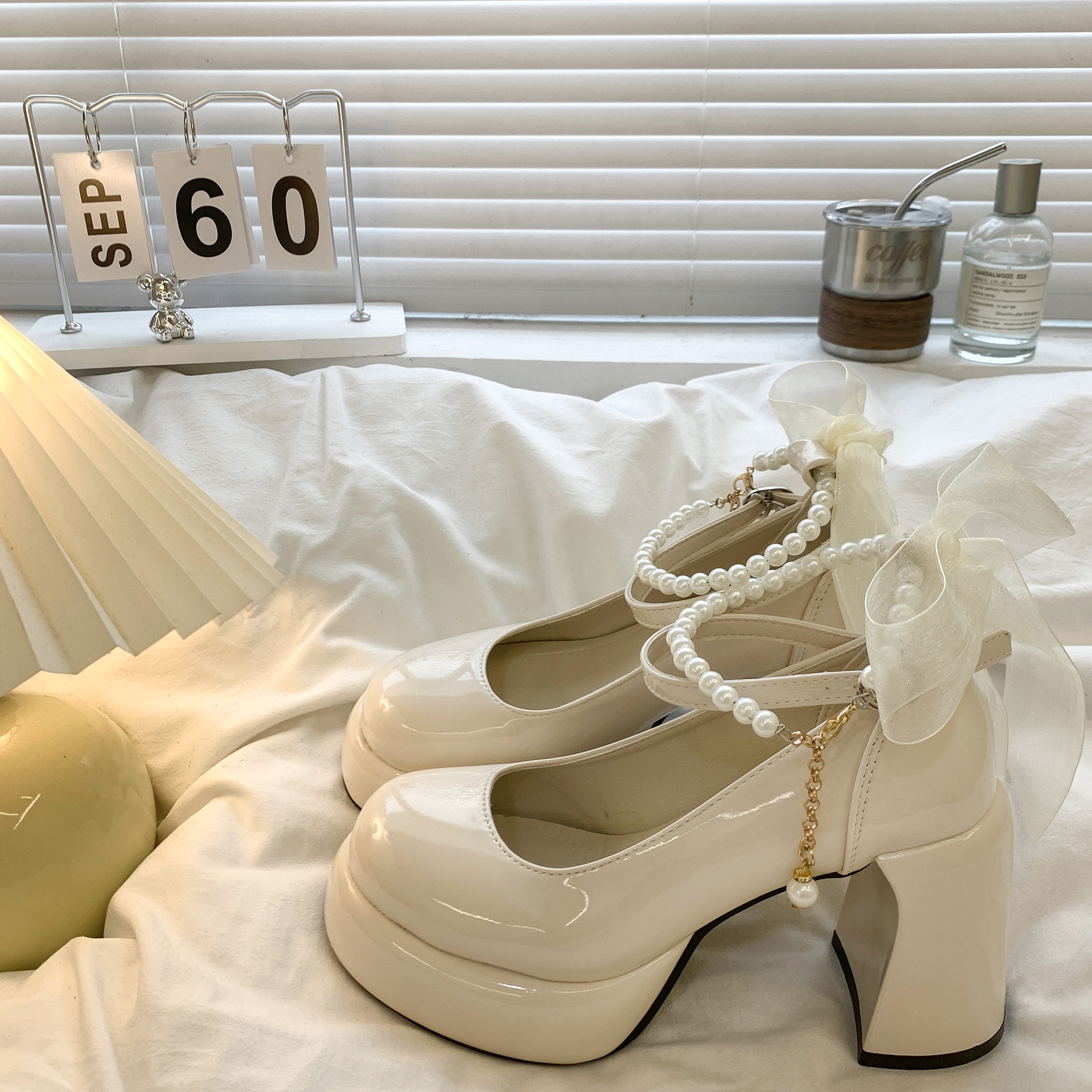 白色珍珠粗跟玛丽珍单鞋女防水台2025秋新款法式复古配裙子高跟鞋