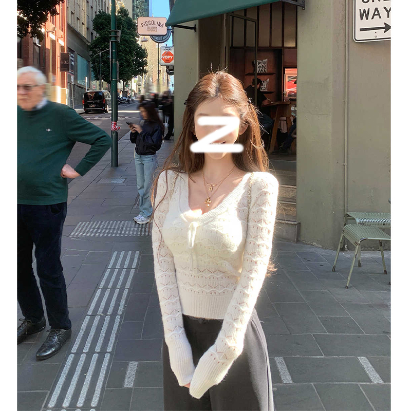 暮色memory 镂空波浪V领针织上衣女秋季设计感绑带修身长袖毛衣