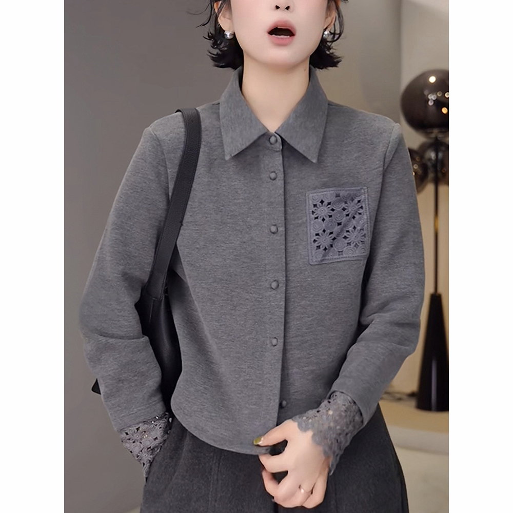 灰色翻领衬衫女士2025秋冬新款减龄洋气内搭叠穿蕾丝钩花打底上衣