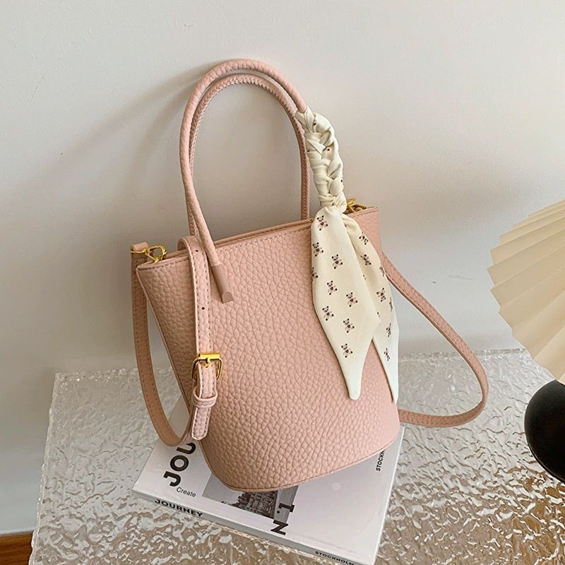 高级新款包包时尚单肩百搭水桶托特斜挎包高颜值手提斜跨夏季