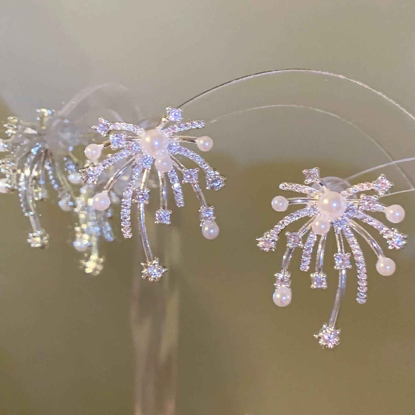 合金耳饰 烟花珍珠耳钉耳饰女银色锆石镶钻爆闪轻奢耳环