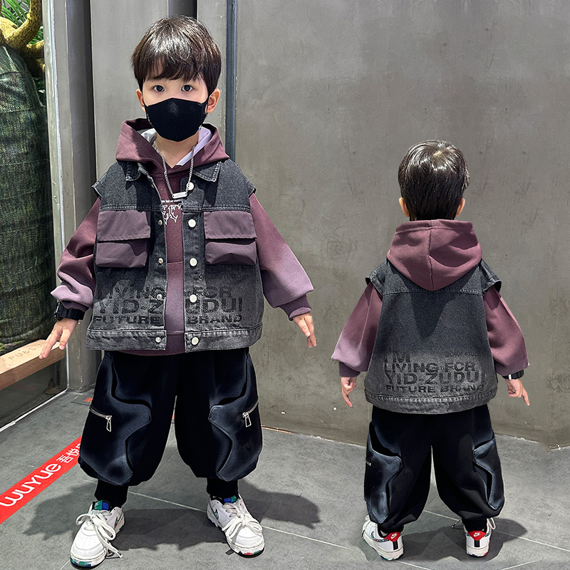 男童套装加绒秋冬时髦儿童衣服2025新款秋季男孩宝卫衣马甲三件套