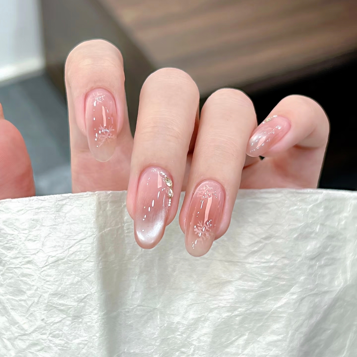 【冰雪奇缘】细闪亮晶晶雪花手工穿戴甲秋冬圣诞清透猫眼美甲