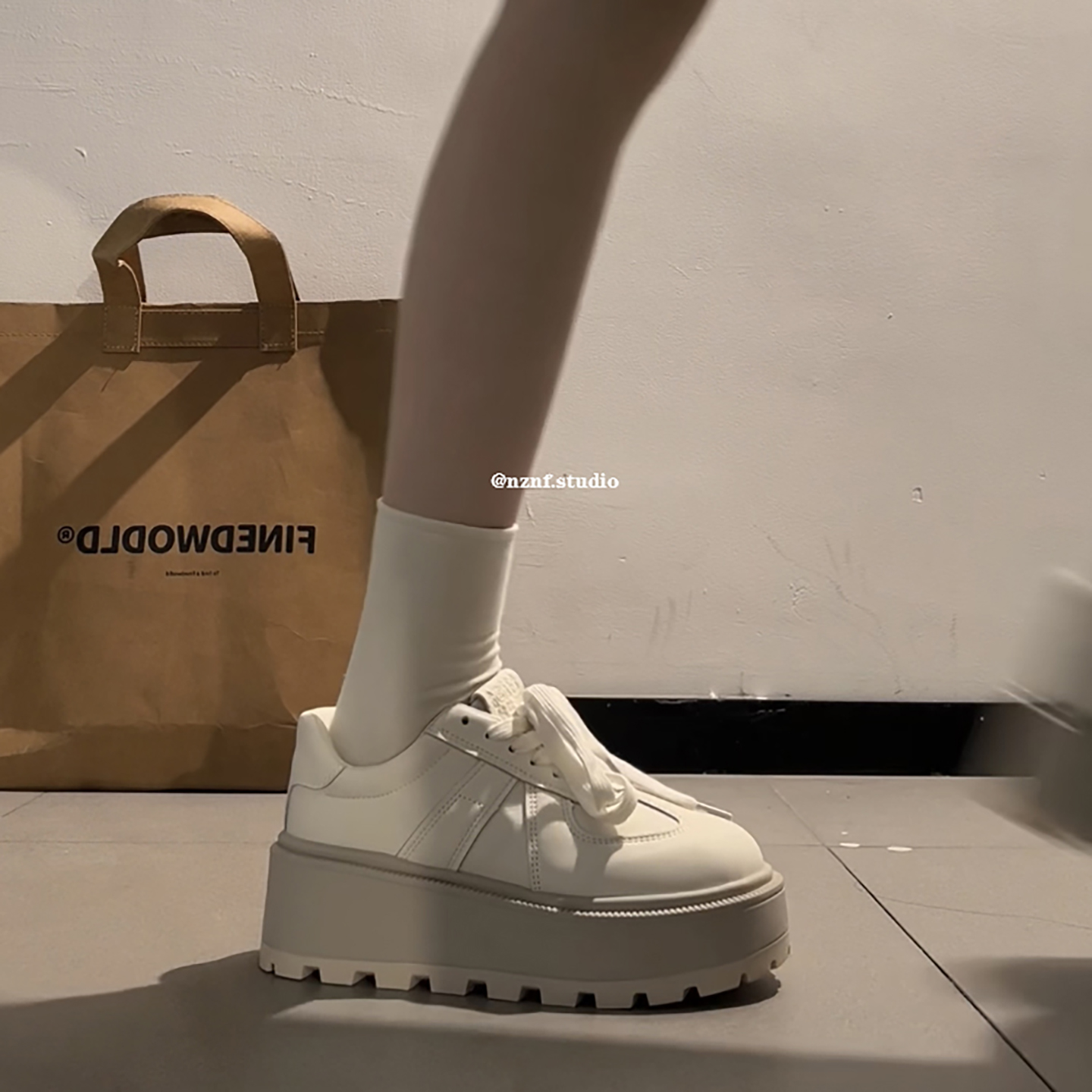 百搭小个子增高圆头厚底小白鞋女款2025新款百搭配裙子休闲板鞋子