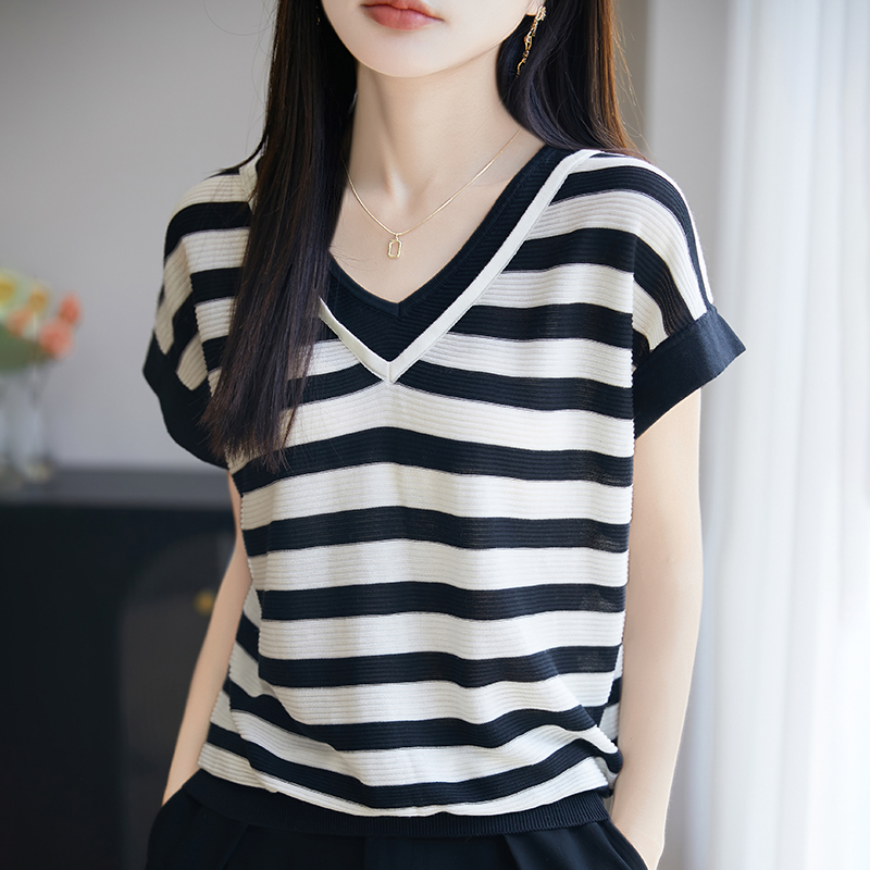 时尚品牌女装夏季时尚百搭宽松V领条纹针织衫女短袖假两件短袖T恤