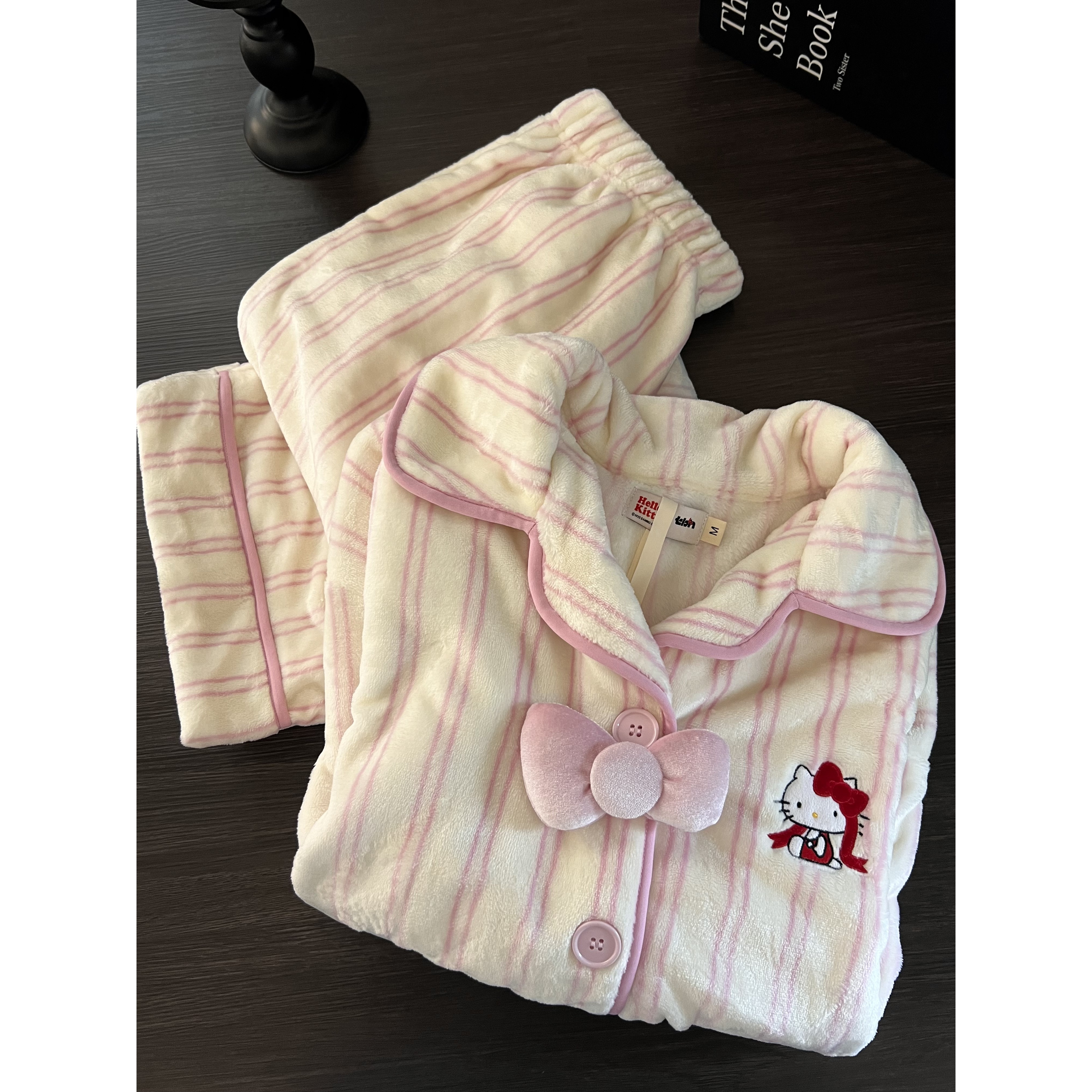甜美简约条纹kitty蝴蝶结法兰绒睡衣女秋冬款新款保暖家居服套装