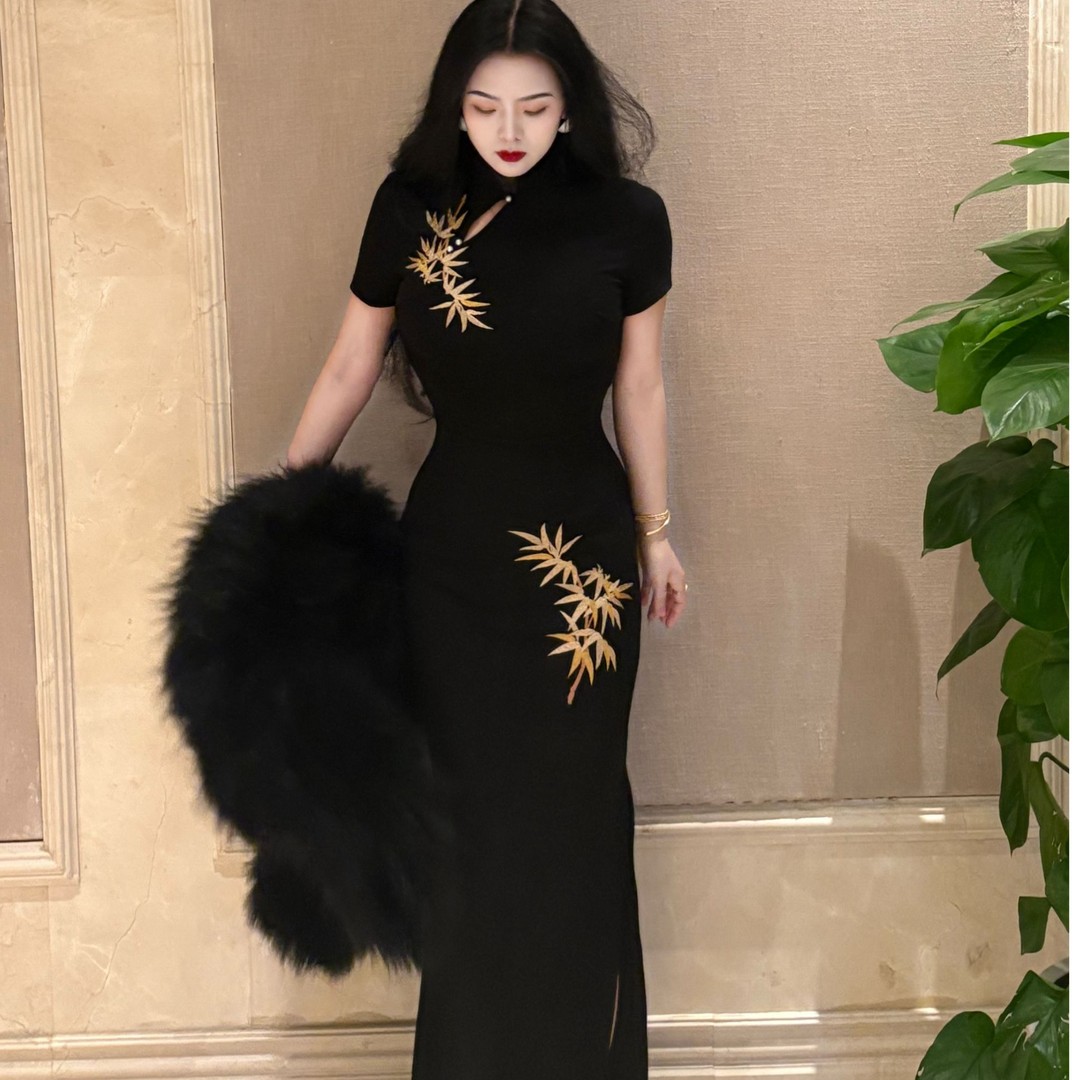 画报夫人 2025夏新款自制新中式弹力刺绣旗袍连衣裙 短袖金竹