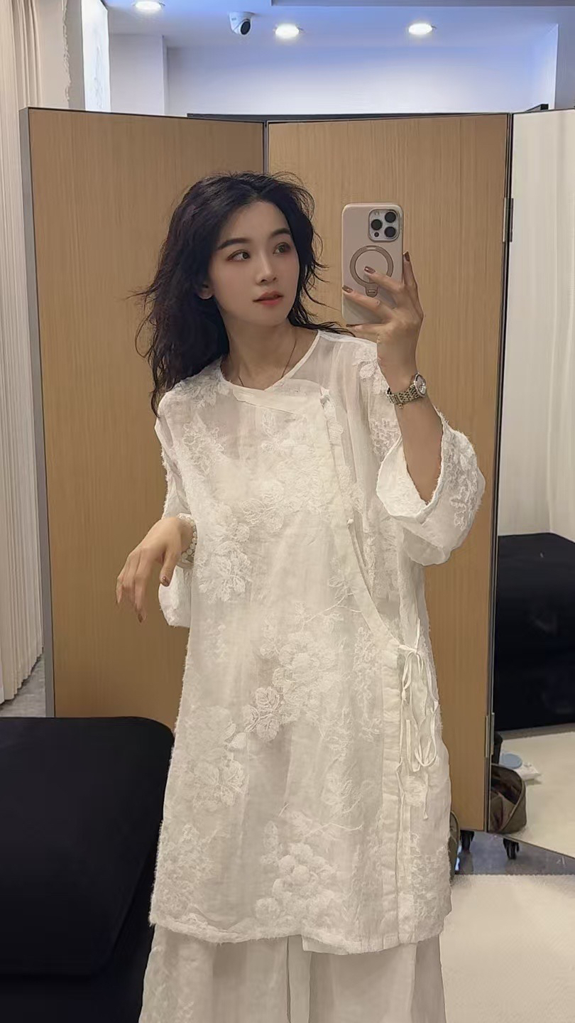 苎麻重工水貂绒刺绣千金名媛气质高雅斜襟系带宽松袍子中长款上衣