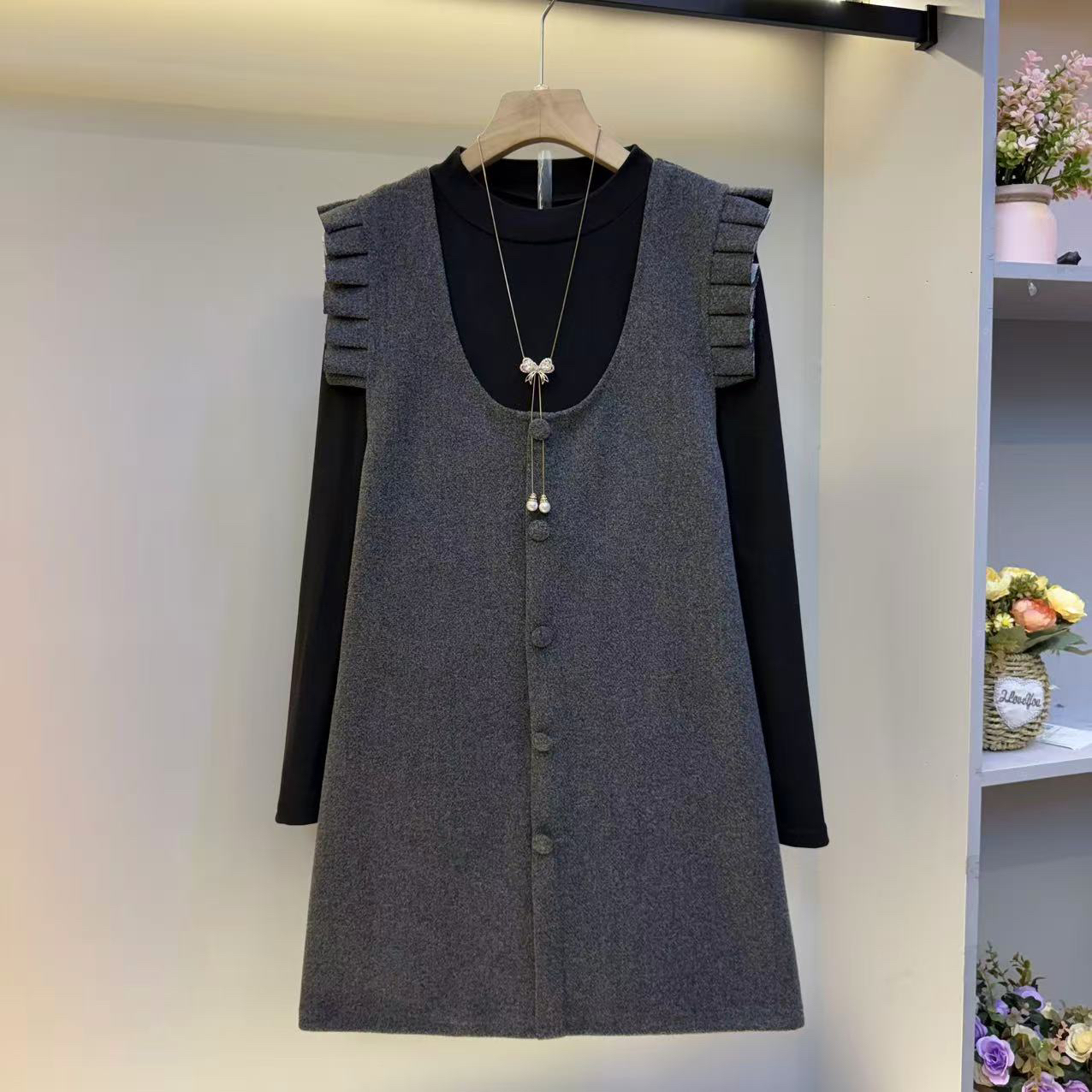 新款大码女装时尚洋气纯色通勤风打底衫十木耳花边马甲裙两件套