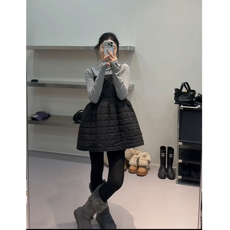 韩系ins风2025冬季新款气质小香风灰色打底加棉吊带裙短裤三件套