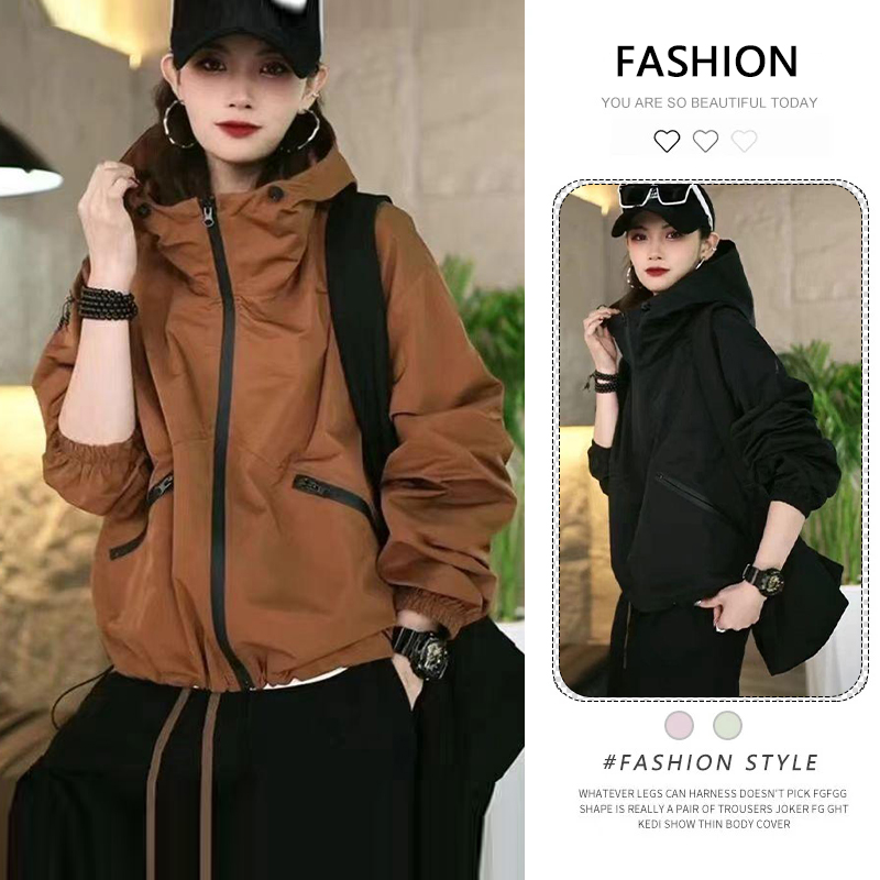 时尚户外工装夹克外套女款2025冬季新款连帽今年流行防风冲锋衣
