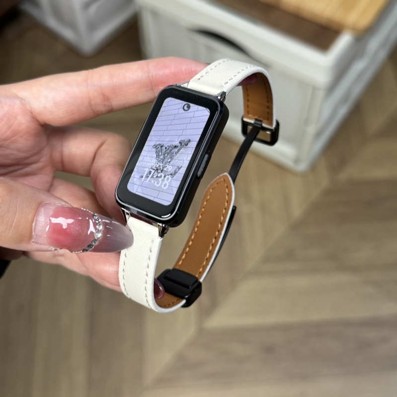 适用华为手环10表带新款皮质腕表9磁吸折叠扣春夏季运动8配件