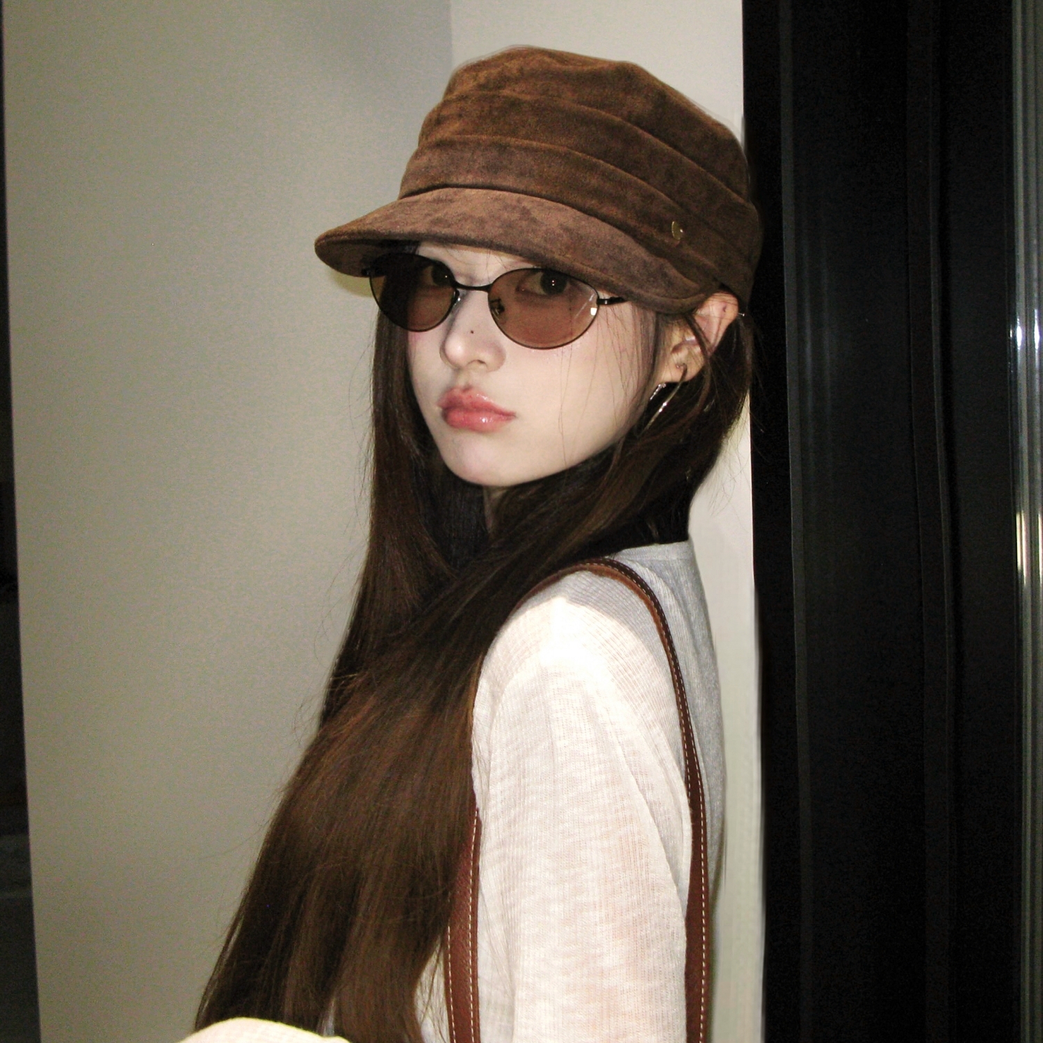 陈哈哈古早浪漫麂皮绒褶皱马术平顶帽2025新款复古做旧休闲报童帽