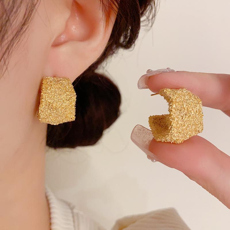 铜合金耳饰 金属磨砂耳圈女个性时尚大气高级感耳钉夸张耳环耳饰